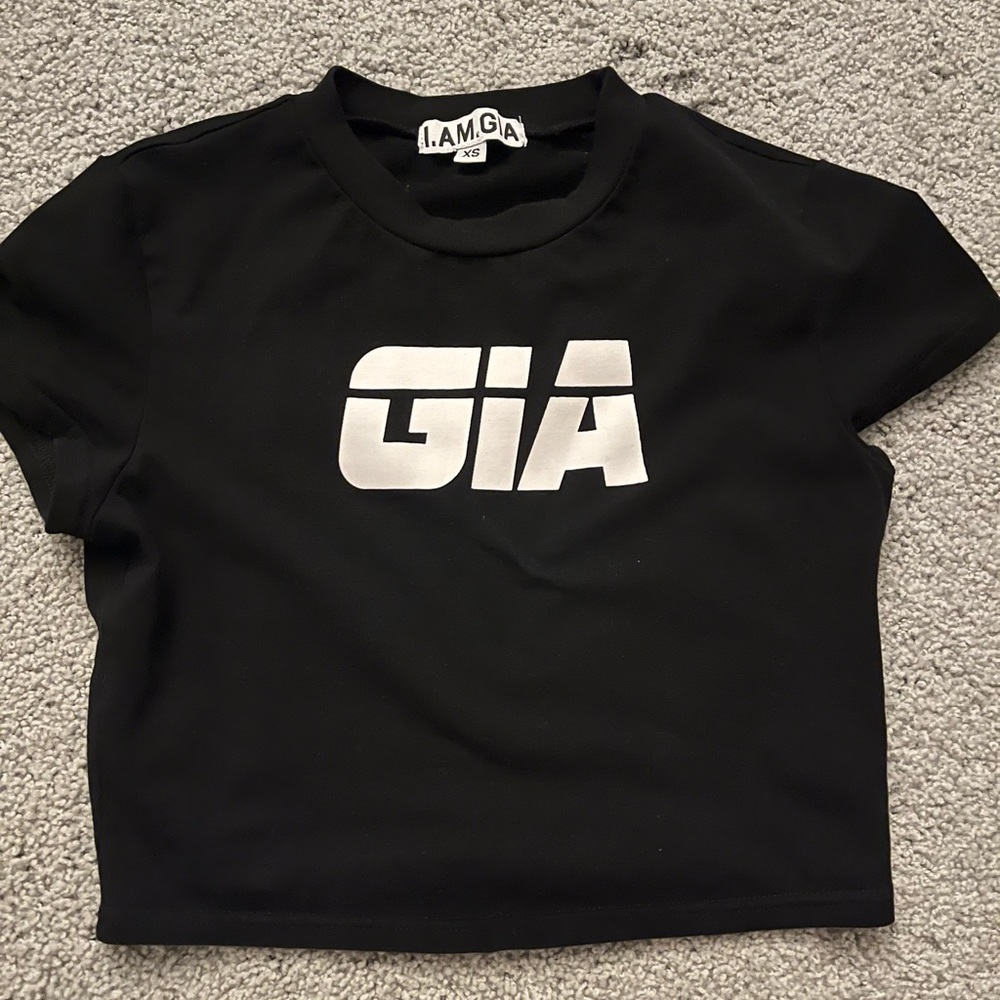 I am Gia top